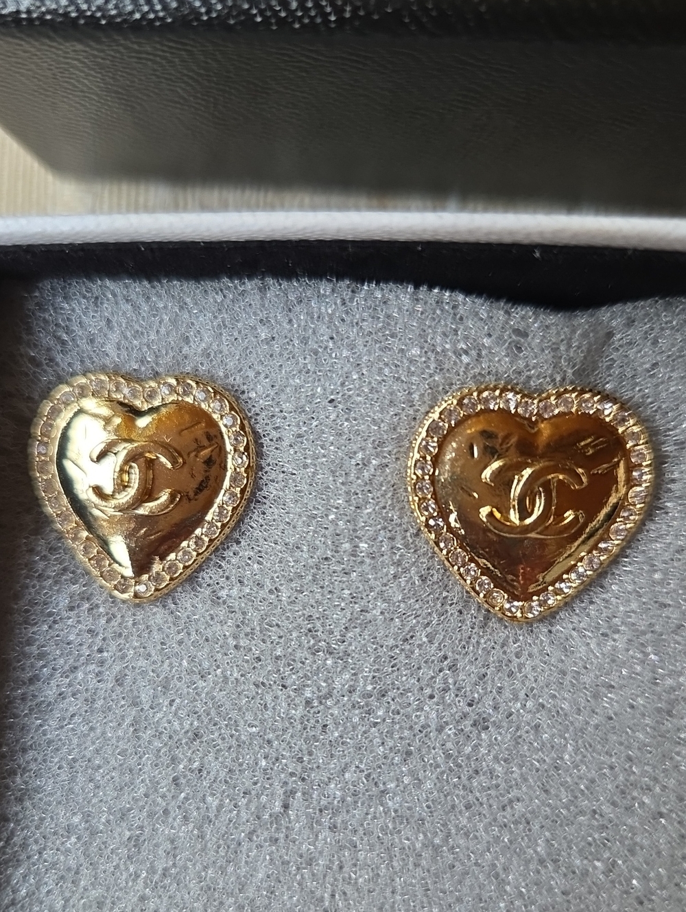 CHANEL Gold-tone Crystal Heart CC Logo Stud Earrings ( Pierced) - Picture 2 of 5